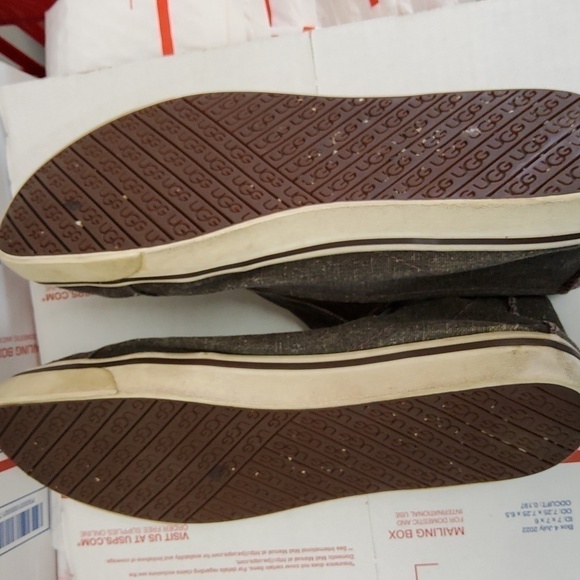 UGG slip on men's size 10.5 gray great condition - Picture 5 of 5